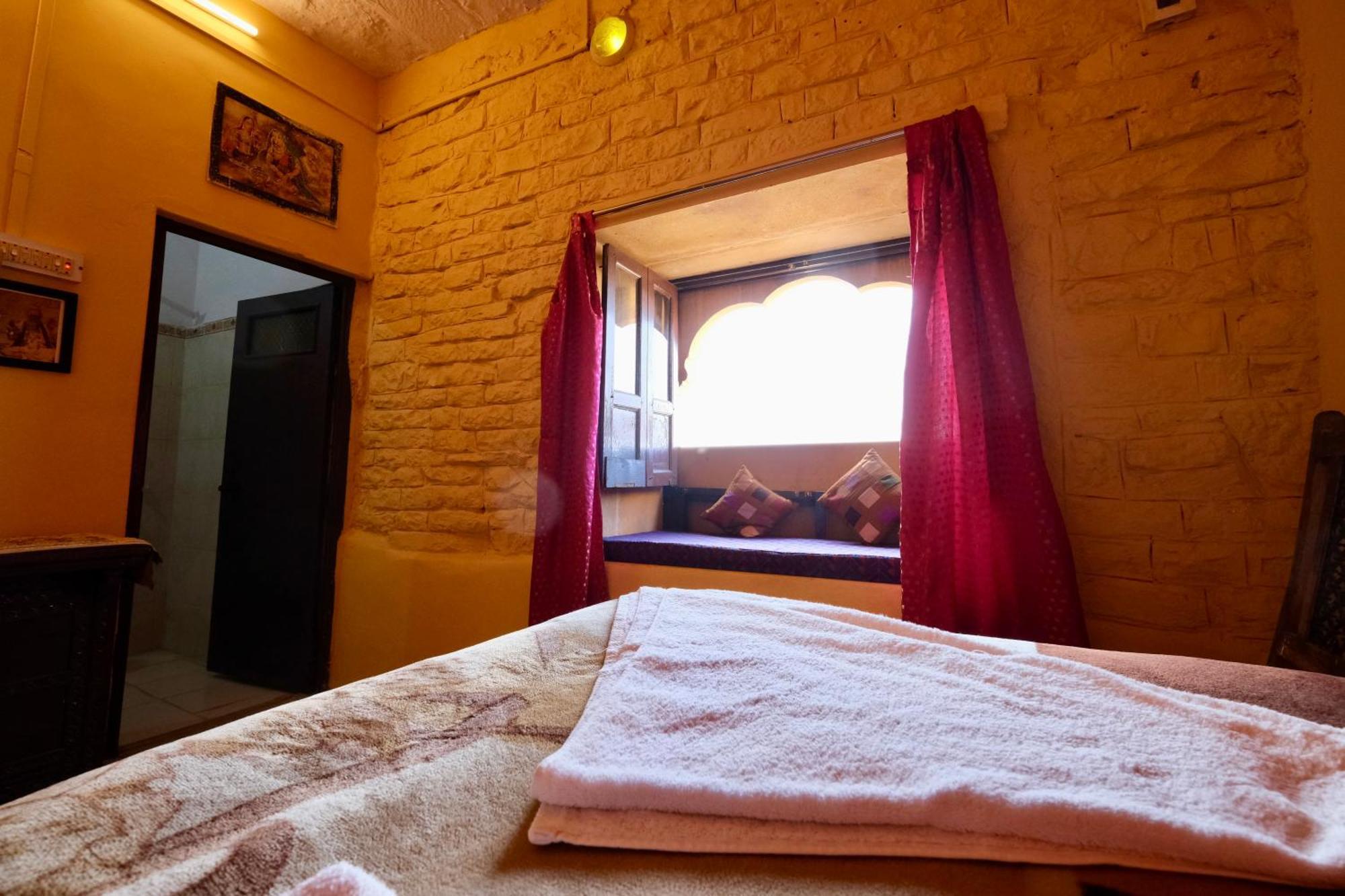 Saffron Guest House ไจซัลเมอร์ ภายนอก รูปภาพ