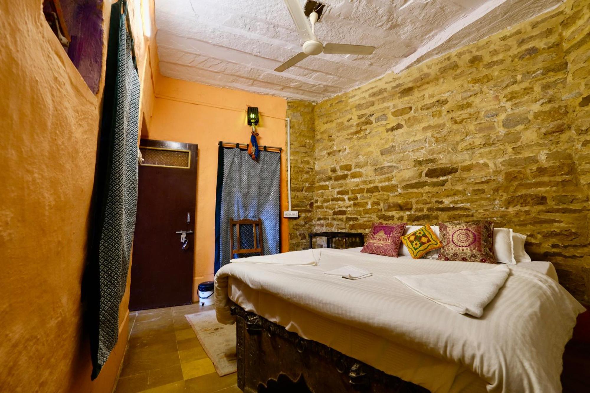 Saffron Guest House ไจซัลเมอร์ ภายนอก รูปภาพ