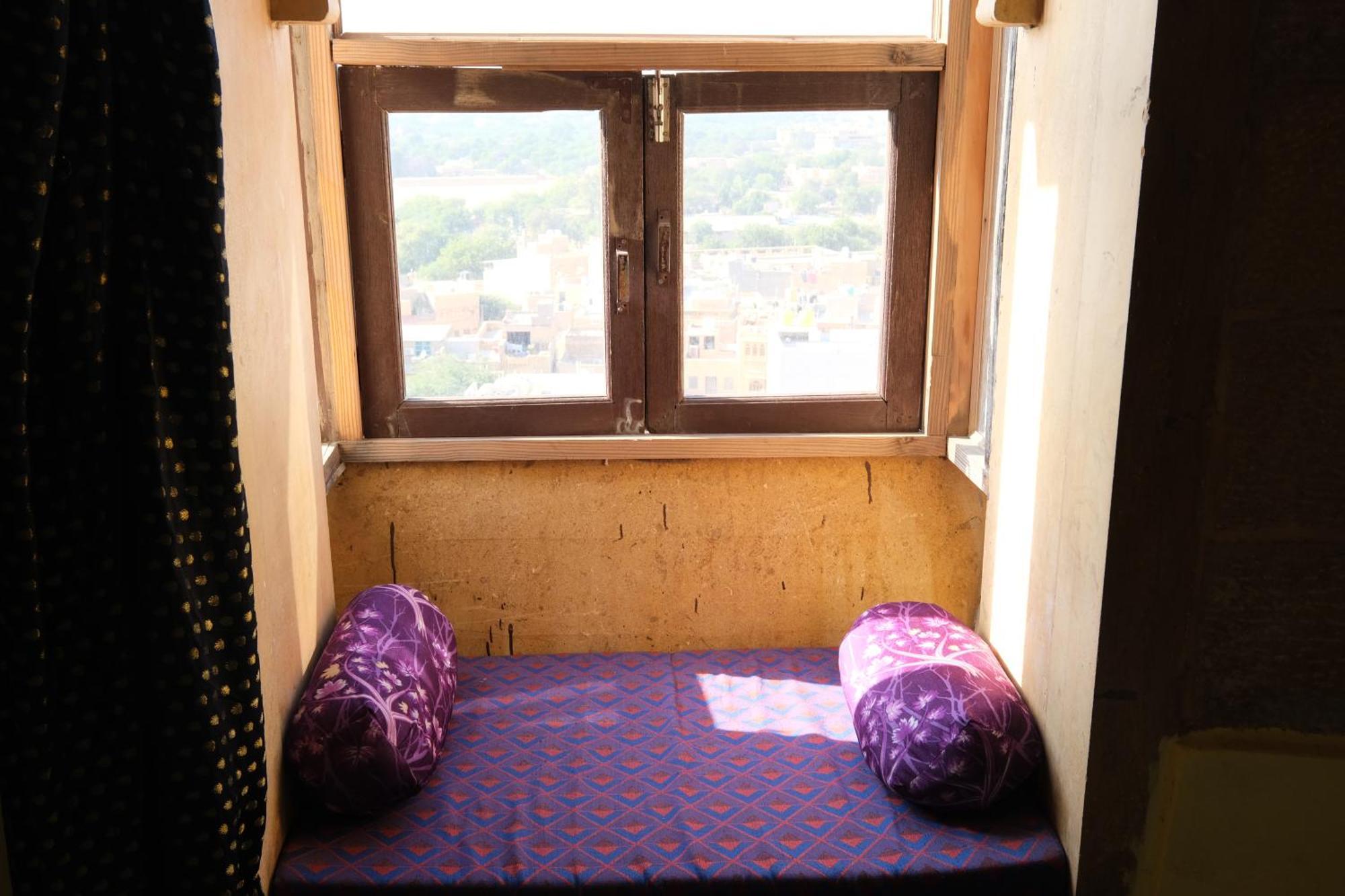 Saffron Guest House ไจซัลเมอร์ ภายนอก รูปภาพ