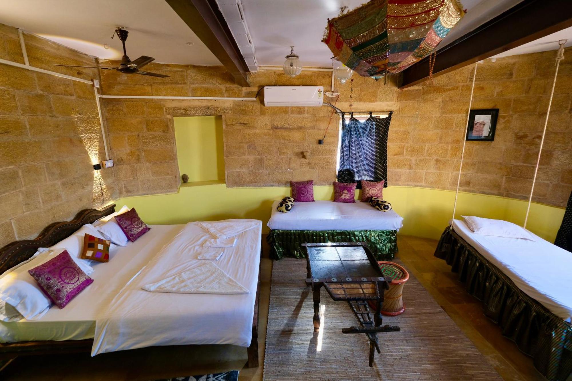 Saffron Guest House ไจซัลเมอร์ ภายนอก รูปภาพ