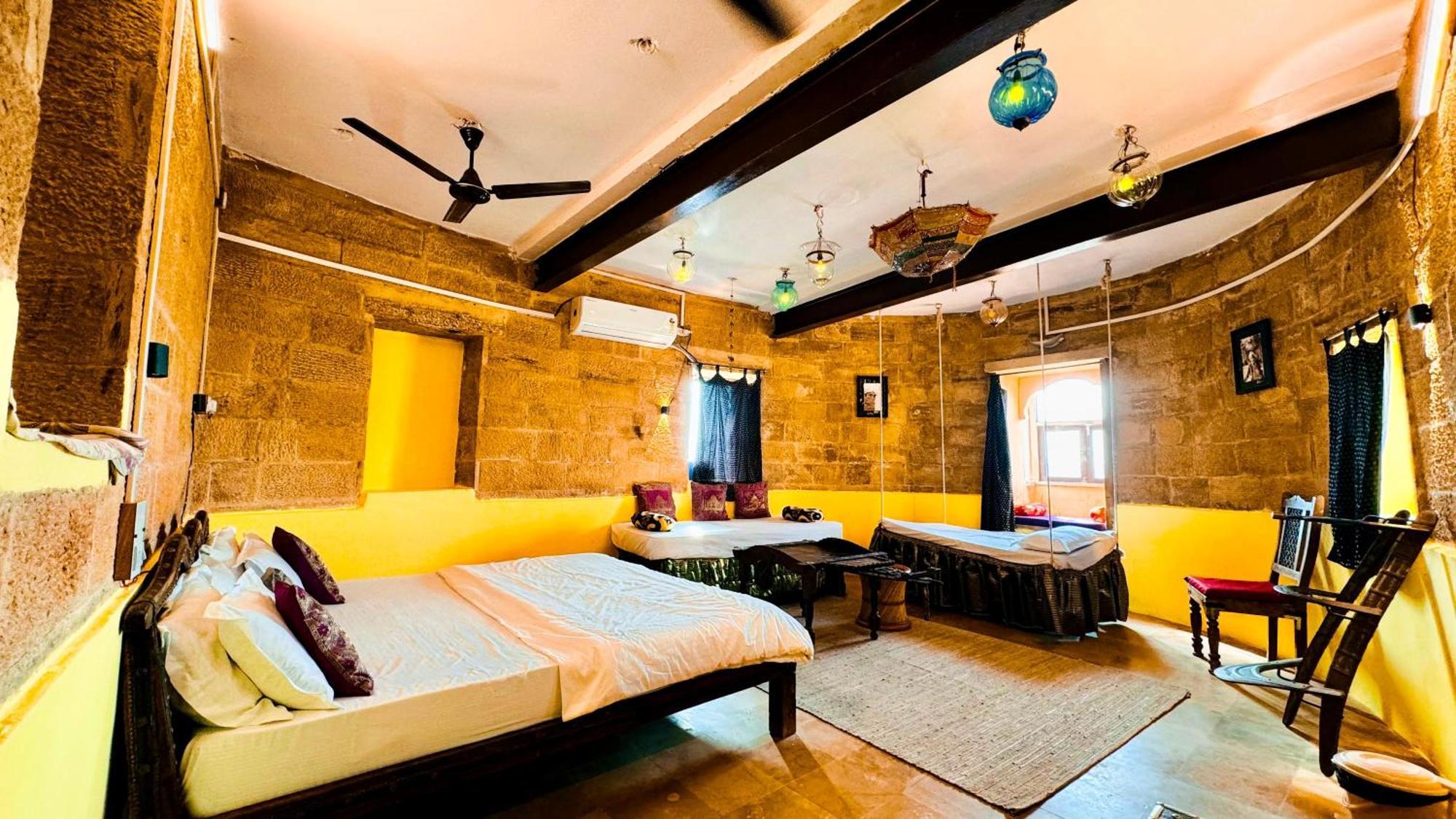 Saffron Guest House ไจซัลเมอร์ ภายนอก รูปภาพ